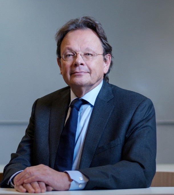 Edu van de Walle, directeur-eigenaar van EuroCollege, aan tafel